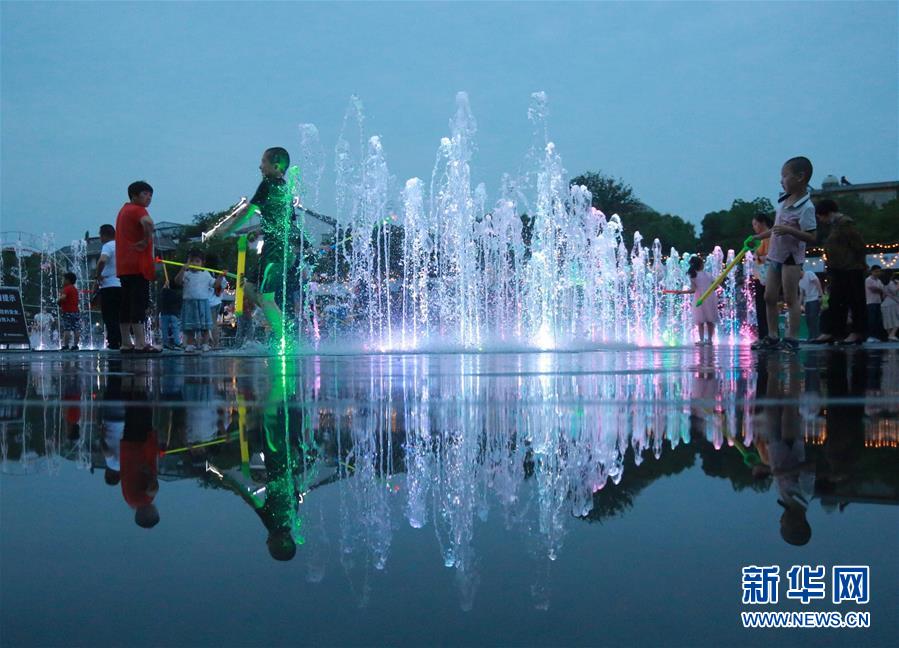 #（新华视界）（1）江苏扬州：戏水享清凉