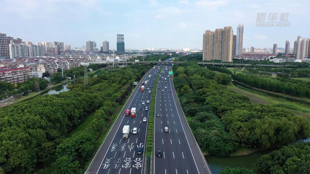 江苏徐州：全市首个！小区停车位100%“开门接桩”