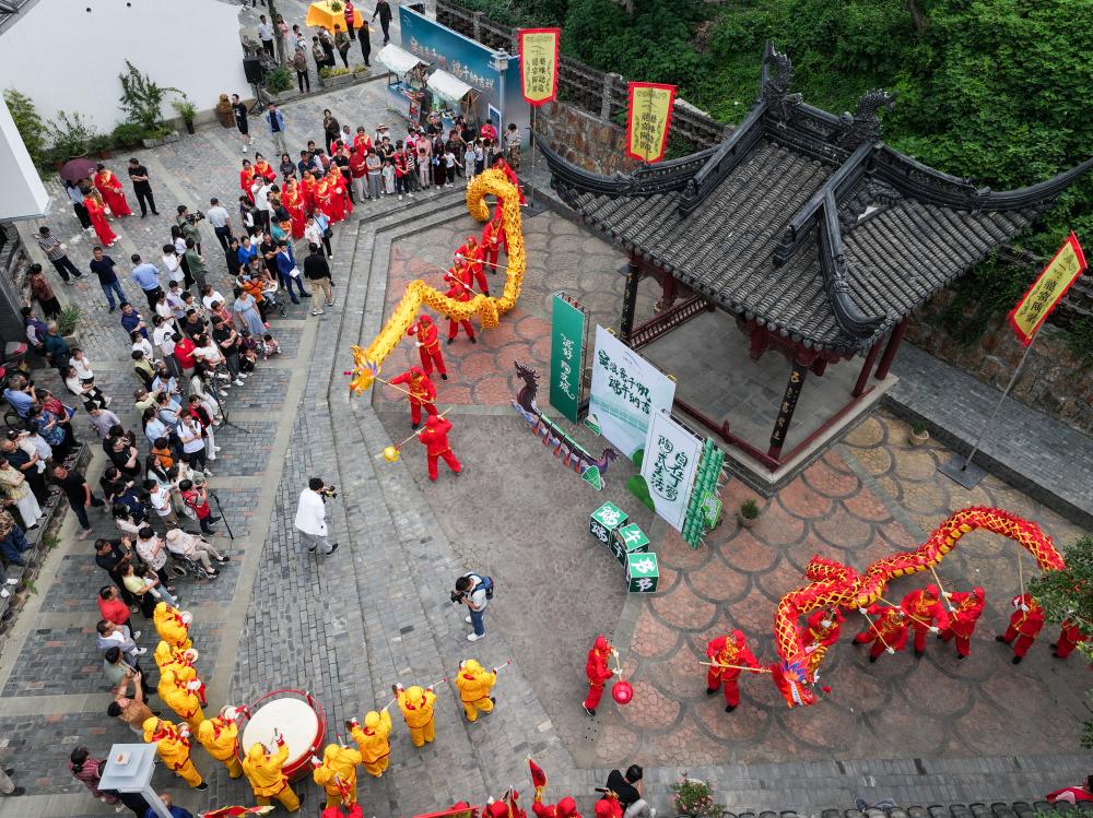 江苏宜兴：前墅龙窑端午开窑