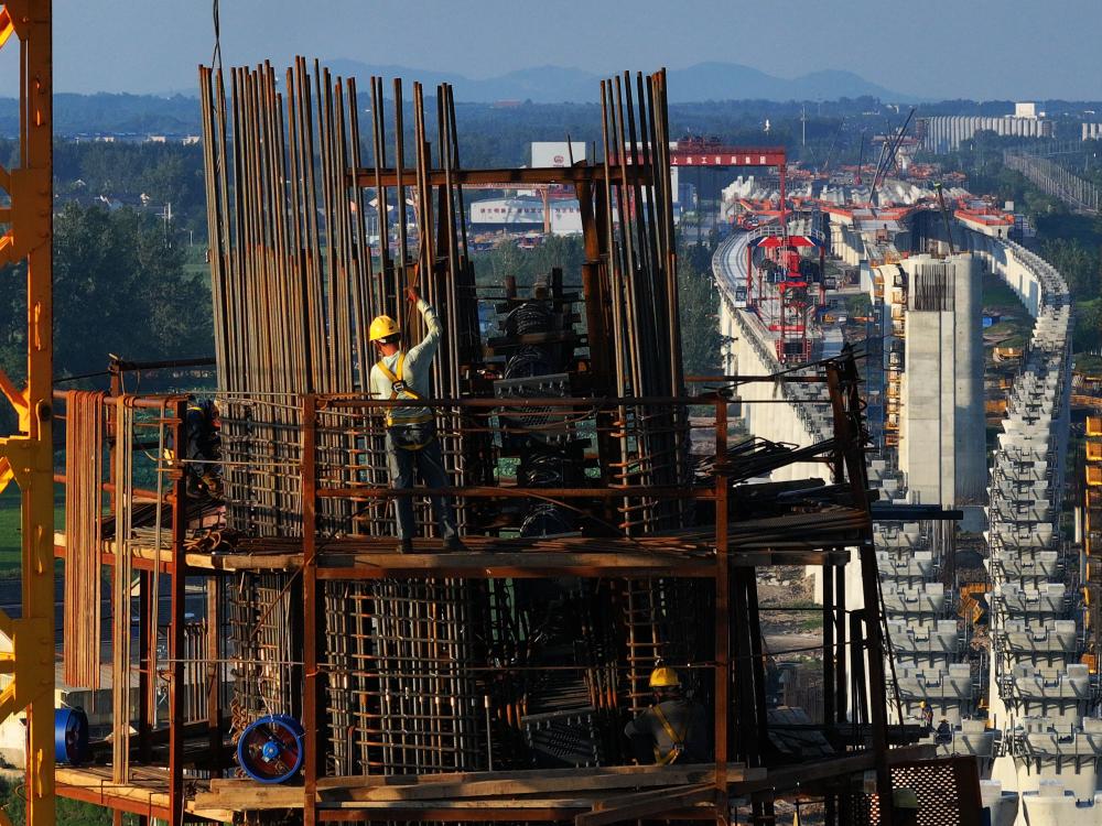 高温下的铁路建设者