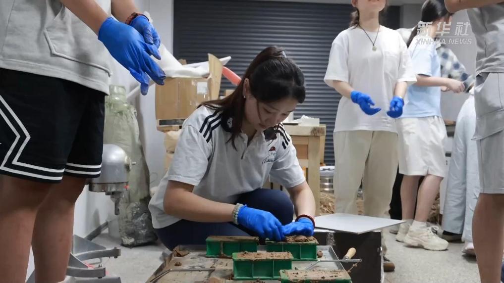 良渚举行文化周活动  高校学子化身“遗址保护修复体验官”