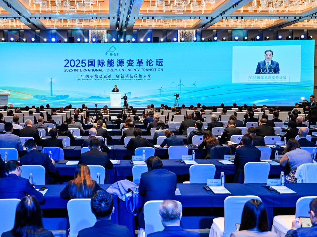 一杯茶香话“减碳”：中国能源转型推动全球绿色发展