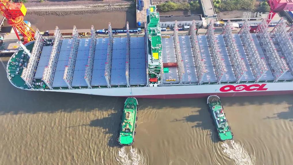 江苏南通：新一代大型集装箱船出海试航