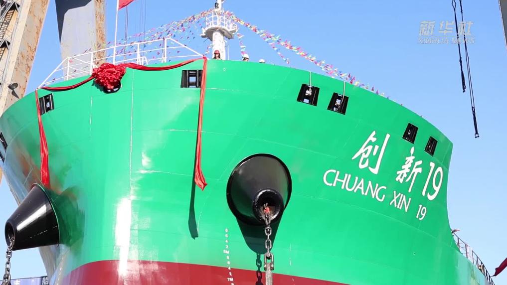 15000吨级甲醇单一燃料动力江海直达散货船顺利吉水