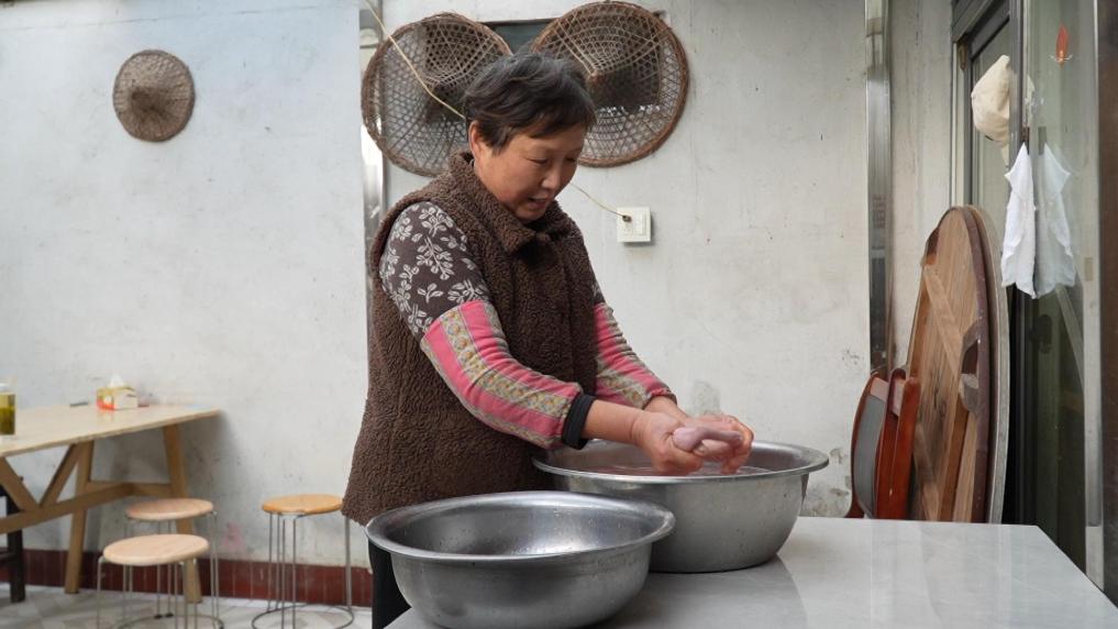 浙江湖州：“梅峰套肠” 匠心酿就人间烟火气