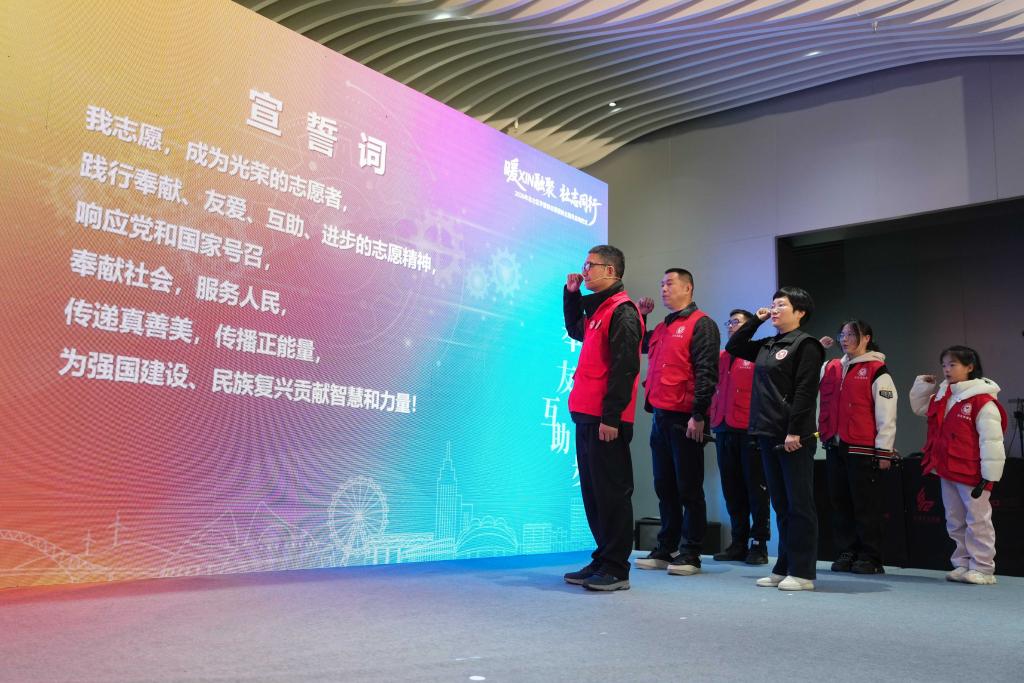 浙江宁波北仑区学雷锋志愿服务主题月启动