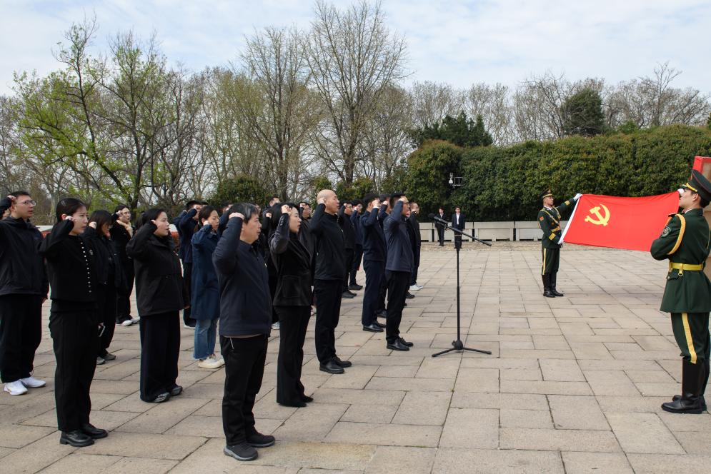 江苏省国动办开展清明祭英烈活动