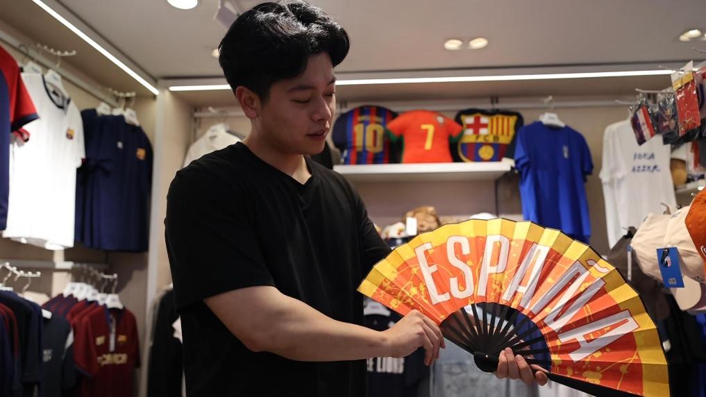  浙江义乌：正版授权加持 世界杯商品解锁新商机