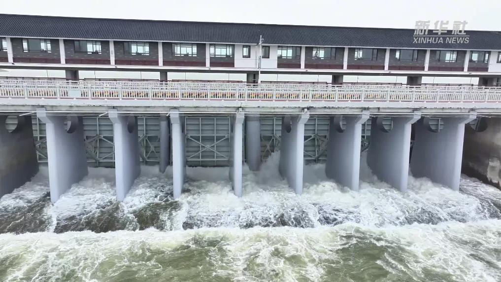 江苏淮安： 洪泽湖三河闸2026年首次开闸放水