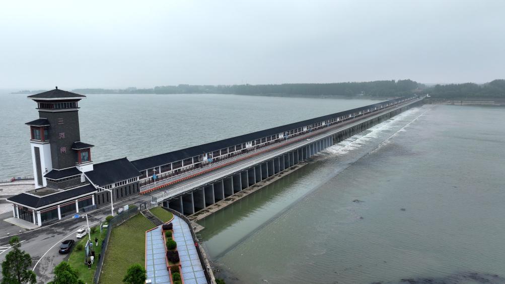 江苏淮安：洪泽湖三河闸开闸放水