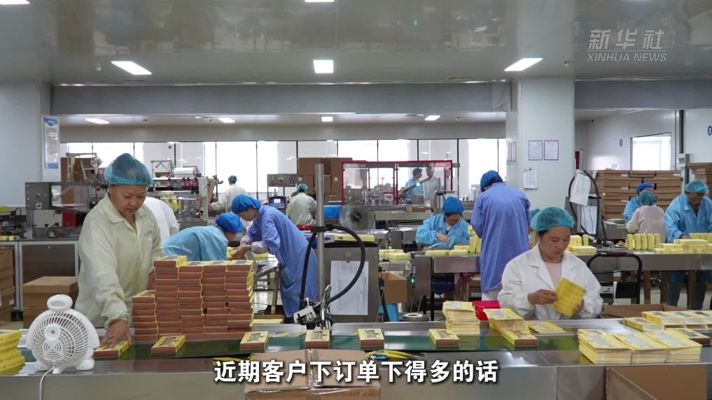 浙江湖州：美妆小镇假期赶工 产销两旺