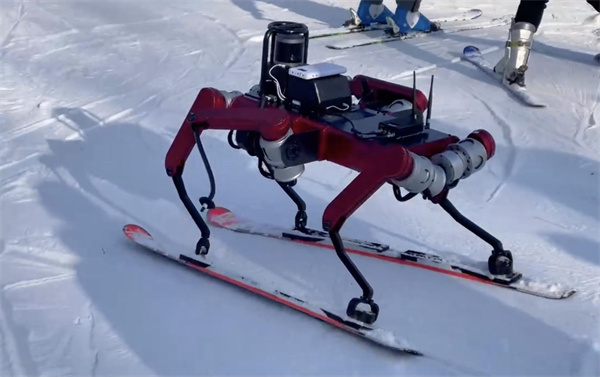 助力科技冬奧與人共舞 六足滑雪機器人亮相雪場