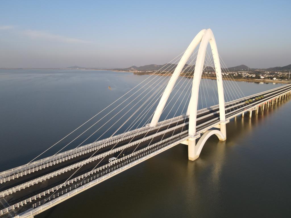 南京高淳环湖线主线工程花山大桥开通