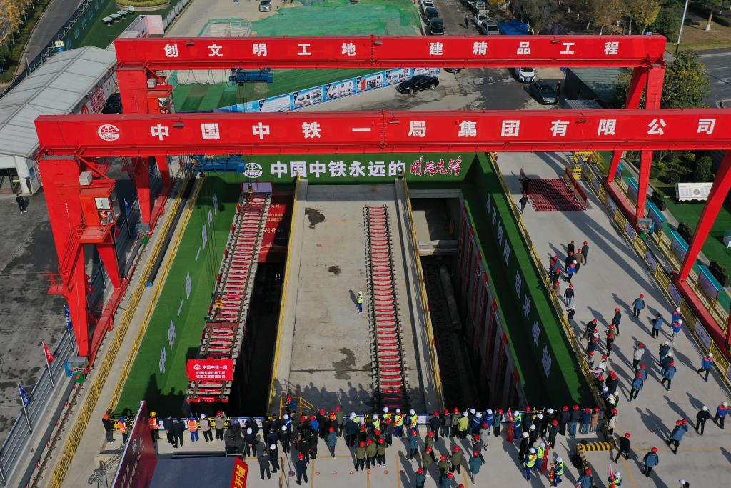 浙江：杭州至德清市域铁路开始全线铺轨