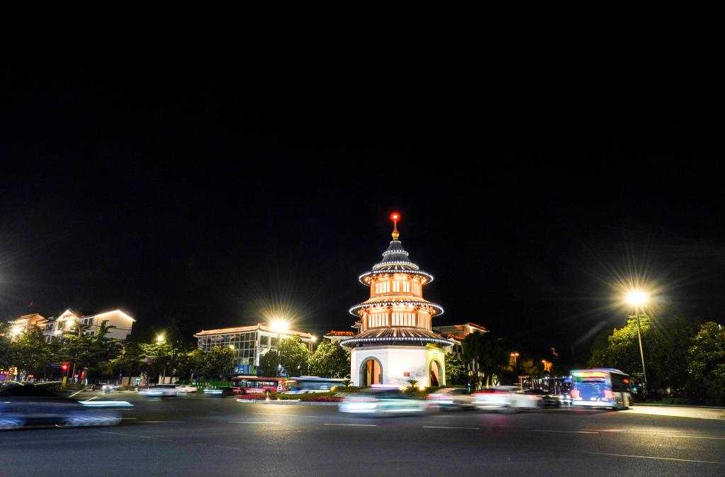 "开邗沟,筑邗城",公元前486年,吴王夫差以邗沟沟通长江,淮河两大河流.