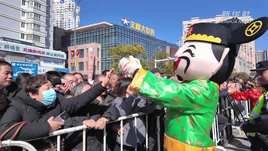 江苏南通：新春民俗巡游精彩纷呈