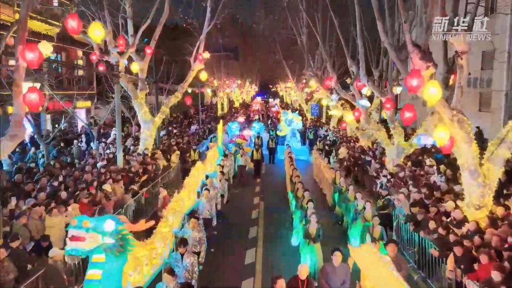 浙江海宁：火树银花灯如龙 千年灯彩闹元宵