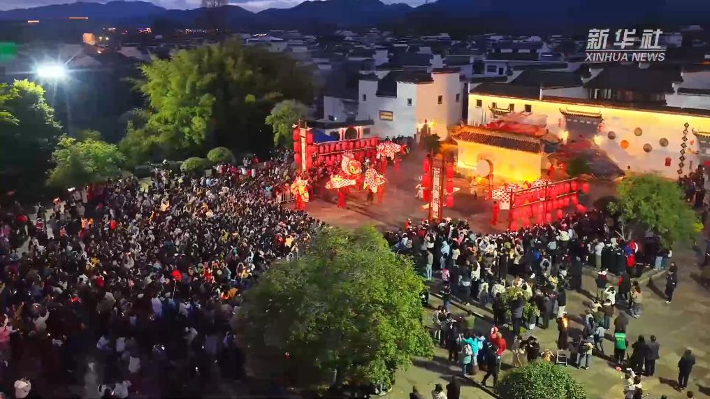 安徽黄山：鳌鱼灯影闹元宵