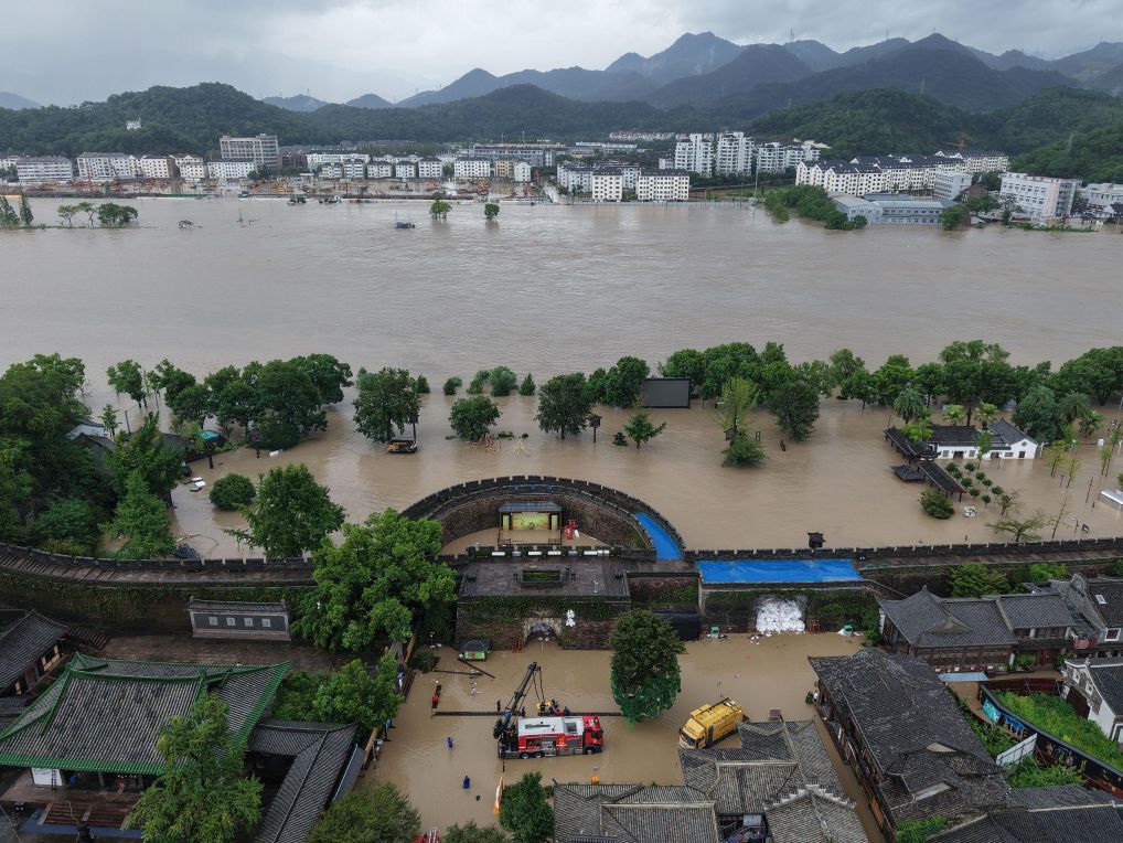 浙江临海：台风“白海豚”过境后