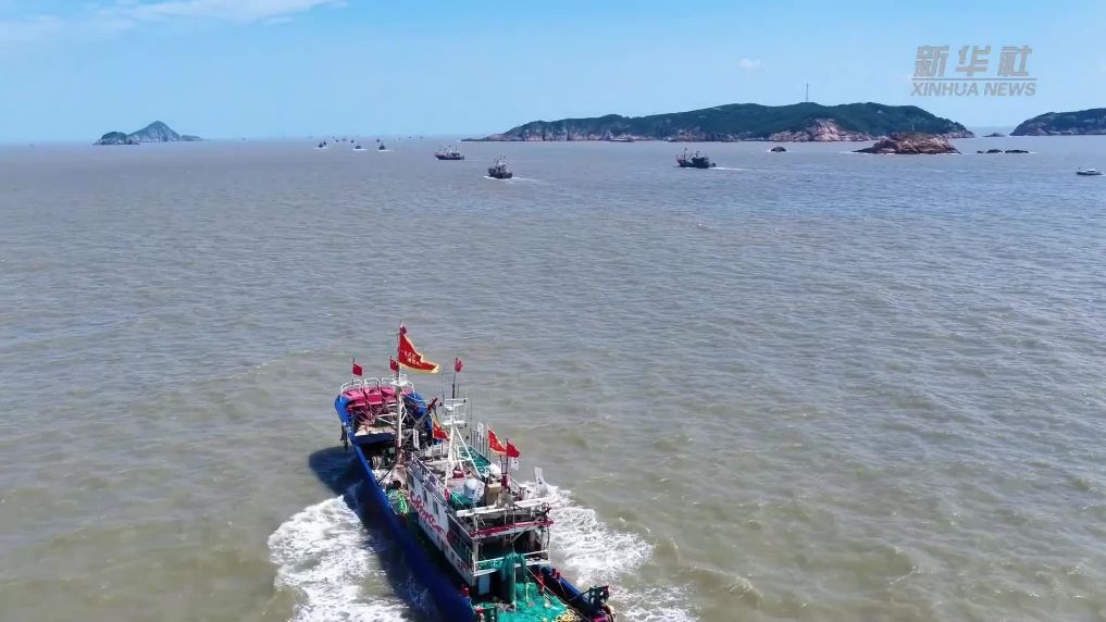 浙江温州:东海全面开渔 洞头百舸竞发迎丰收